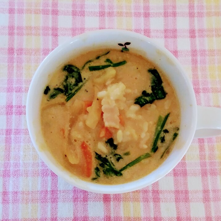 野菜とベーコンの食べるスープ